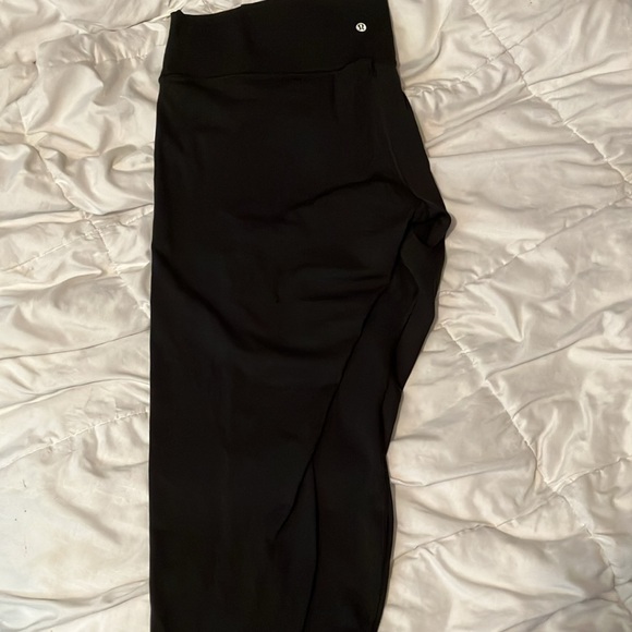 All Black Lululemon Athletica Align leggings capri NWOT Size 20 or 1x/2x 🍋👖$99 - Picture 6 of 6